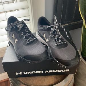 Under Armour Charged Escape 3 EVO - Brand New - In original box!!